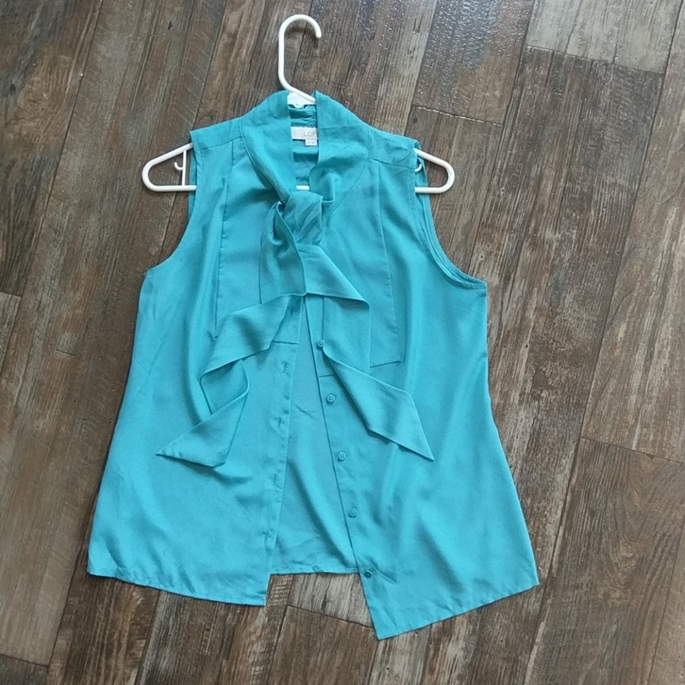 Loft top tank bow tie in front